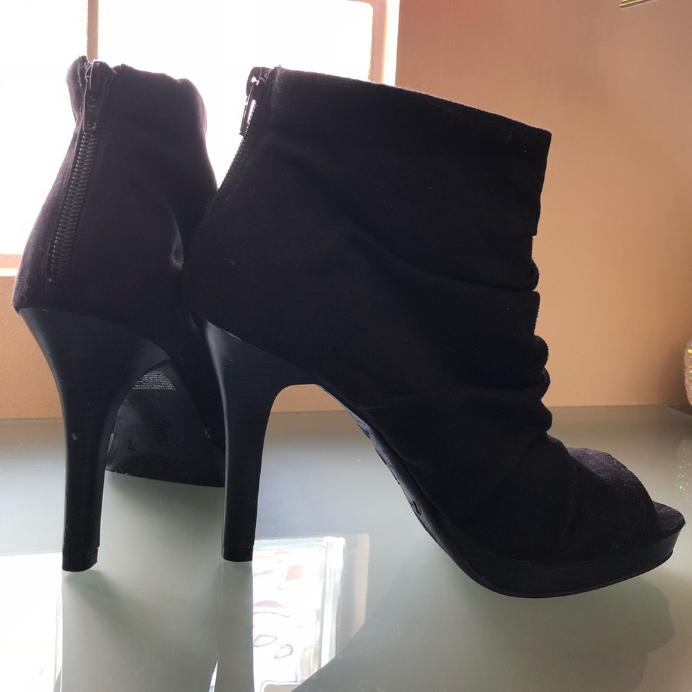 Open toe sexy black 4” heel